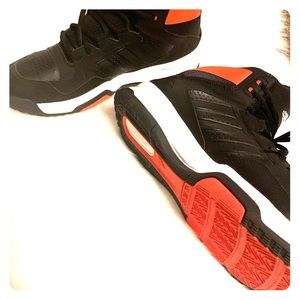 NWOT Men’s High top Adidas